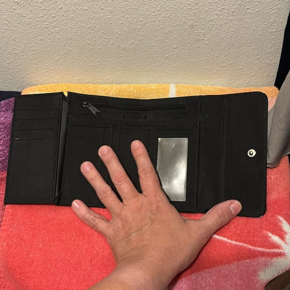 Women’s bi fold wallet with several compartments and a zipper - Picture 4 of 6